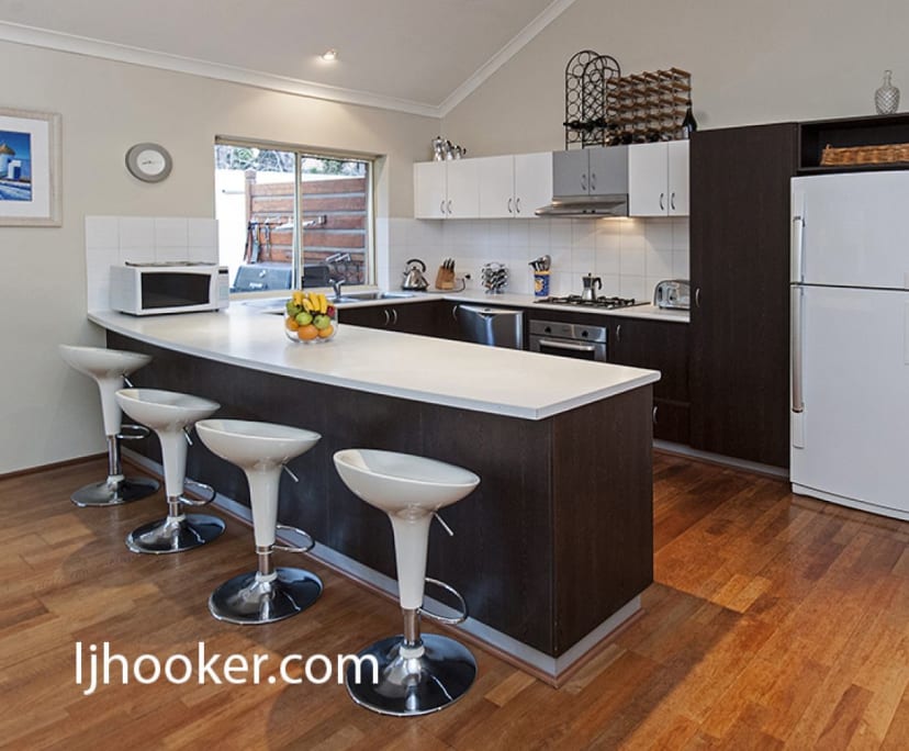 Maurice (50), $400, Non-smoker, No pets, and No children