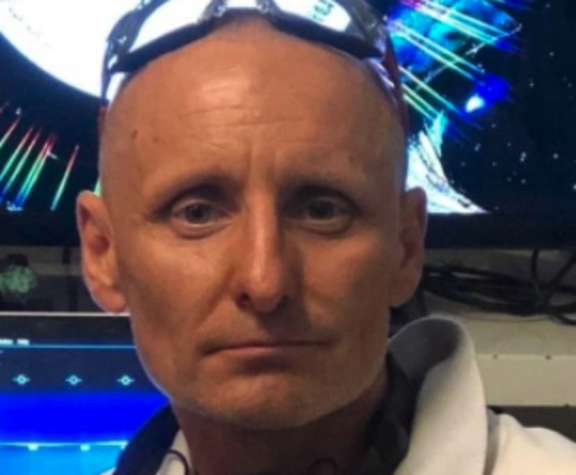 Jason (40), $325, Non-smoker and No pets