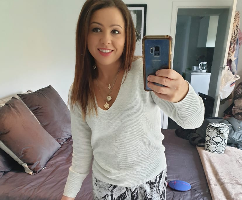 Ashley (32), $300, Non-smoker, No pets, and No children