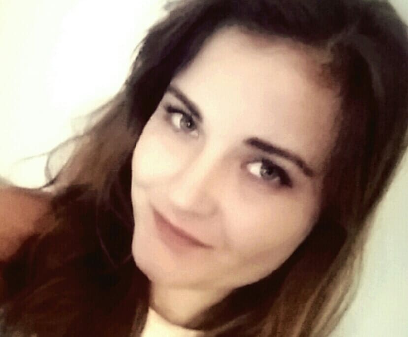 Marie (34), $650, Non-smoker, Have pets, and No children