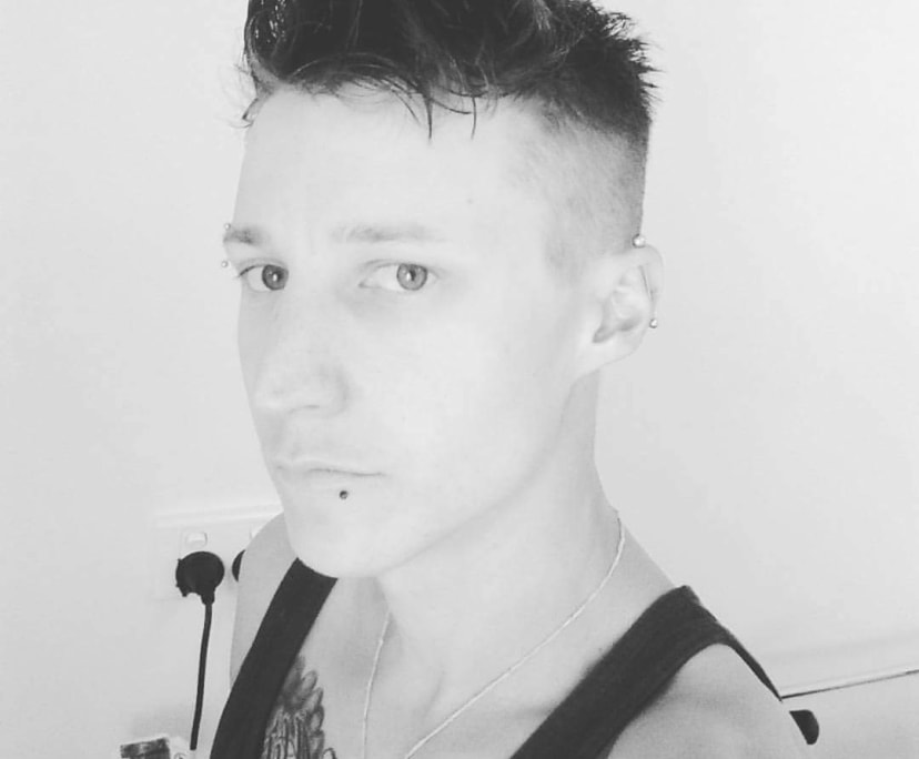 Korey (37), $400, Non-smoker, Have children, and No pets