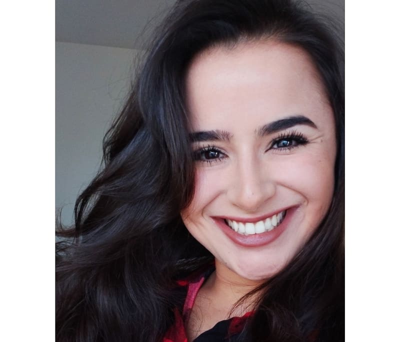 Daniela (29), $300, Non-smoker, No pets, and No children