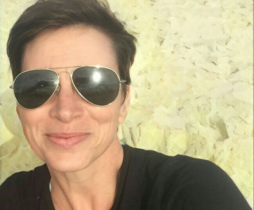 Tracey (50), $300, Non-smoker, Have pets, No children, and LGBT+