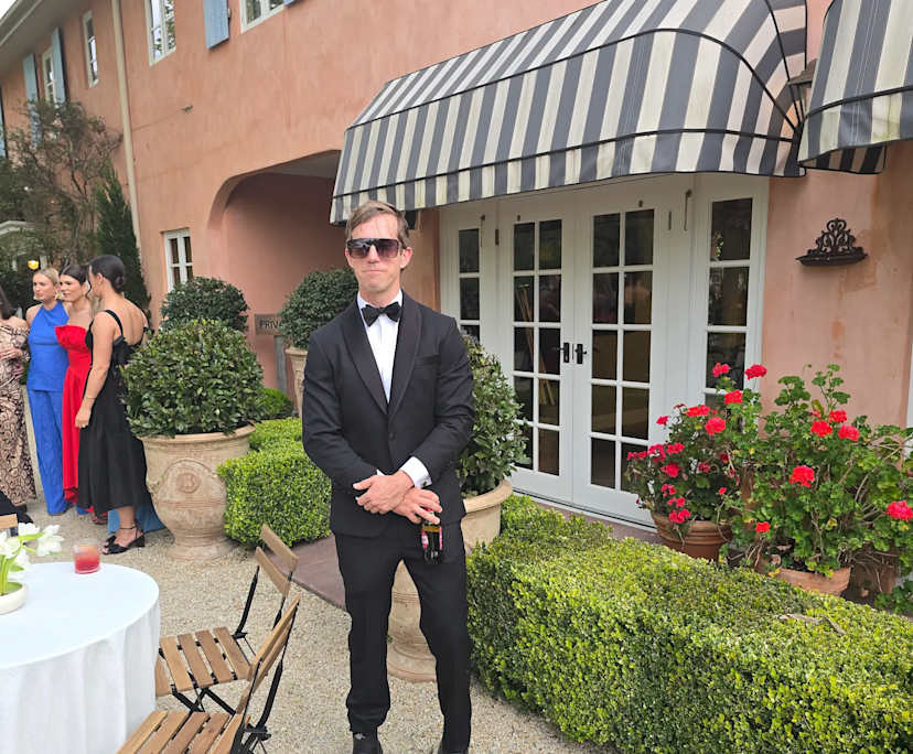 Alex (33), $400, Non-smoker, No pets, and No children