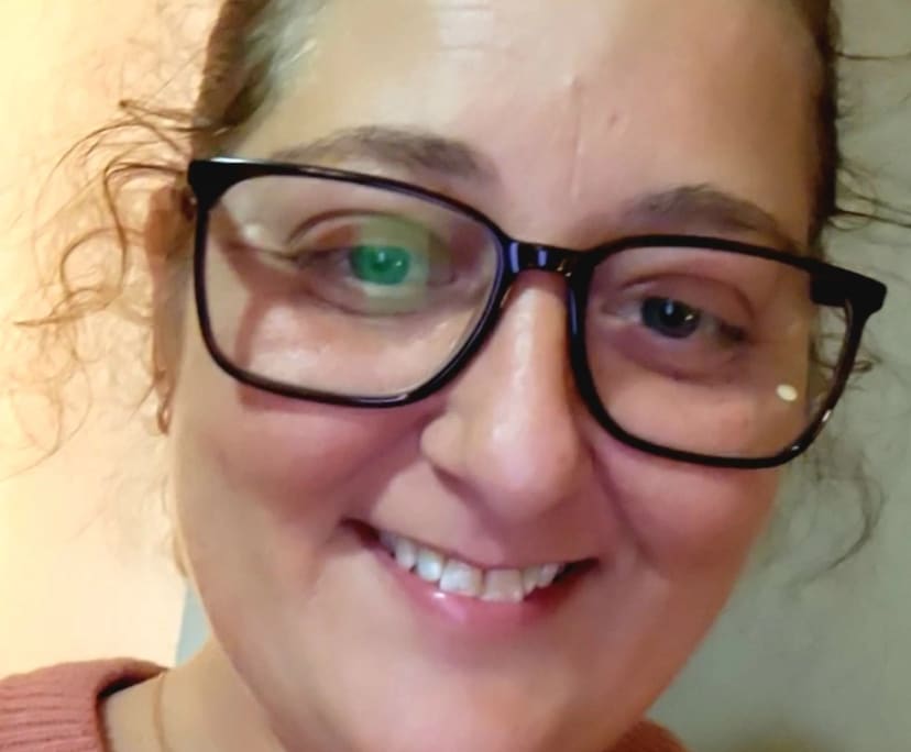 Shauna (41), $300, Have children, LGBTQIA+, Smoker, and No pets