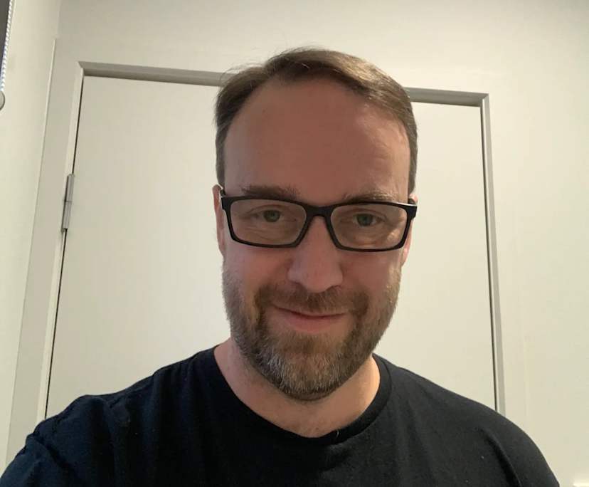 Michael (42), $200, No pets, No children, and Non-smoker