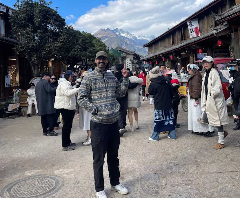 Lachlan (25), $300, Non-smoker, Have pets, and No children