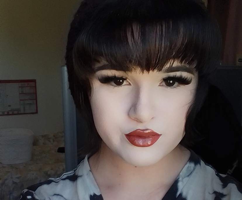 Grace (18), $300, Non-smoker, LGBTQIA+, Have pets, and No children