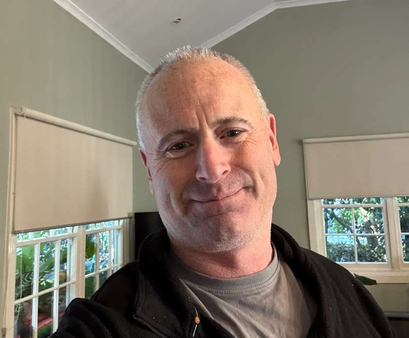 Max (54), $400, Non-smoker, Have pets, and No children