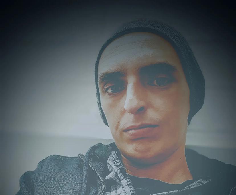 Damon (30), $280, Non-smoker, LGBTQIA+, No pets, and No children