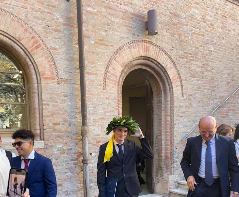 Federico (22), $400, Non-smoker, No pets, and No children