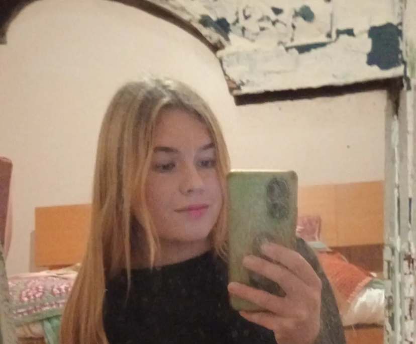 Lara (26), $250, Non-smoker, No pets, and No children