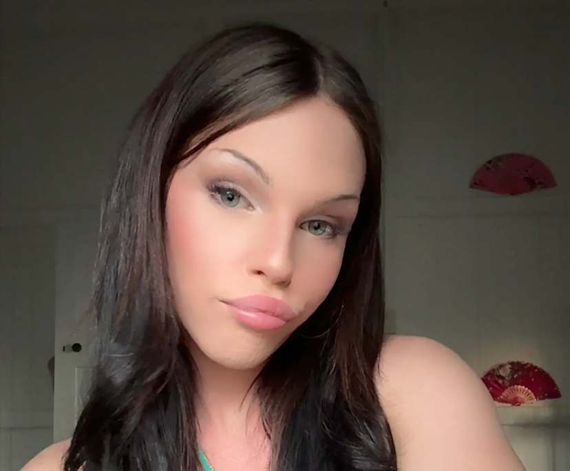 nixi (20), $250, Non-smoker, No pets, and No children