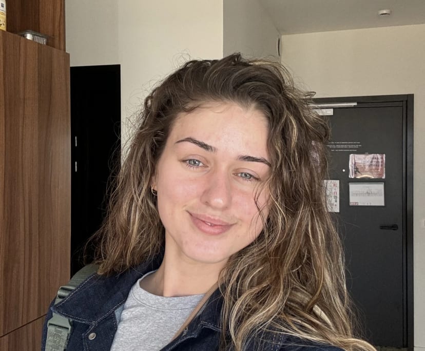 Melissa (25), $300, Non-smoker, Have pets, and No children