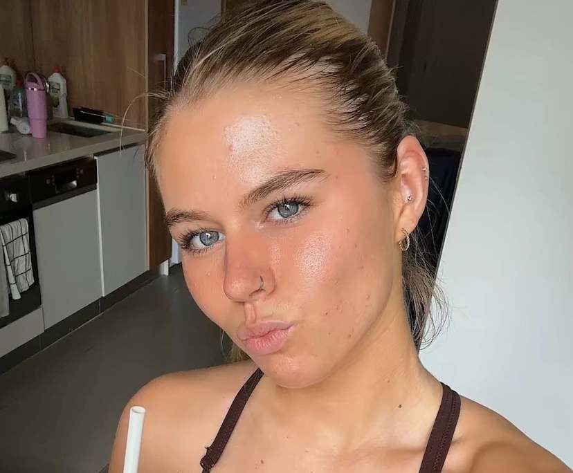 Sonya (21), $350, Non-smoker, No pets, and No children