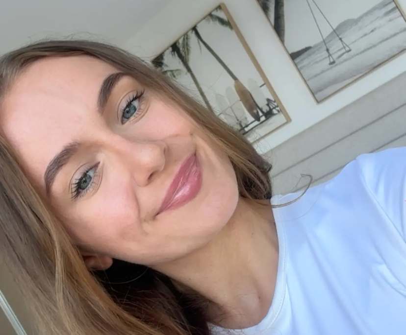 Clare (24), $350, Non-smoker, No pets, and No children