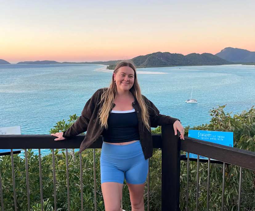 Kellie (31), $400, Non-smoker, Have pets, and No children