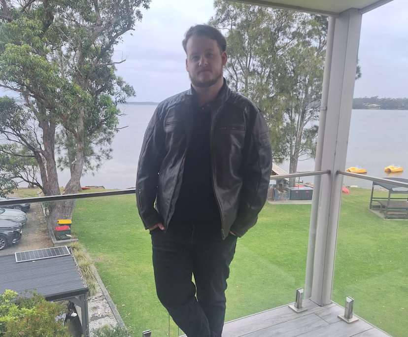 liam (26), $300, Non-smoker, No pets, and No children
