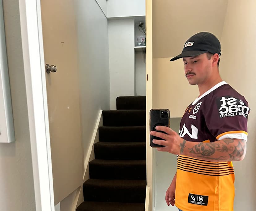 Hamish (24), $400, Non-smoker, Have children, and No pets