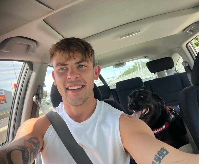 Tom (26), $250, Non-smoker, Have pets, and No children