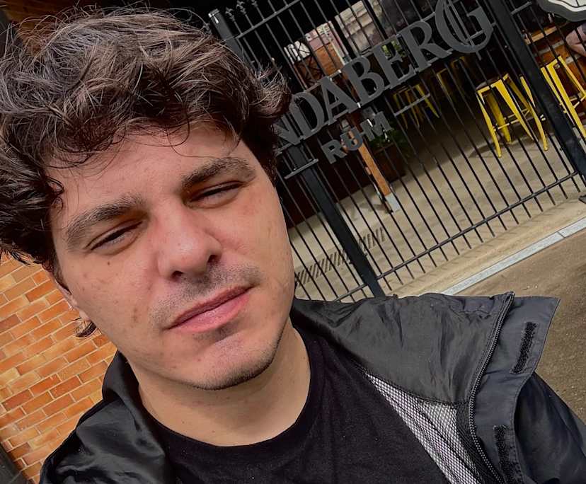 Russell (36), $300, No pets, LGBTQIA+, Non-smoker, and No children