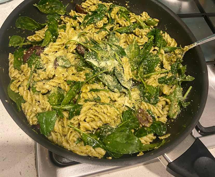 Charlotte (22), $300, No pets, Non-smoker, and No children