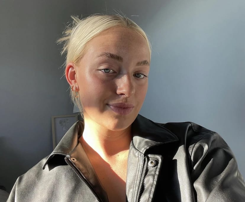 Ella (24), $350, Have pets, Non-smoker, No children, and LGBTQIA+