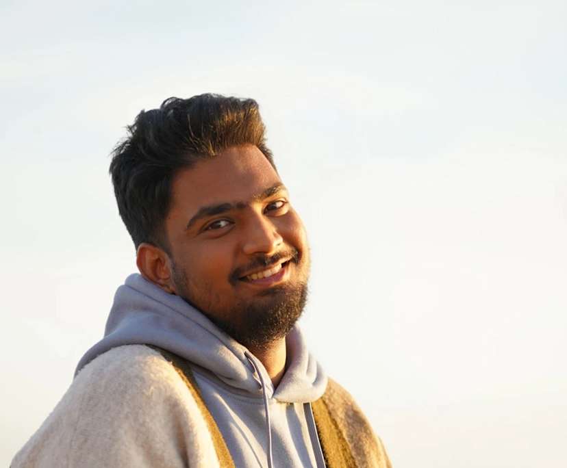 Bala (32), $400, Non-smoker, Have pets, and No children