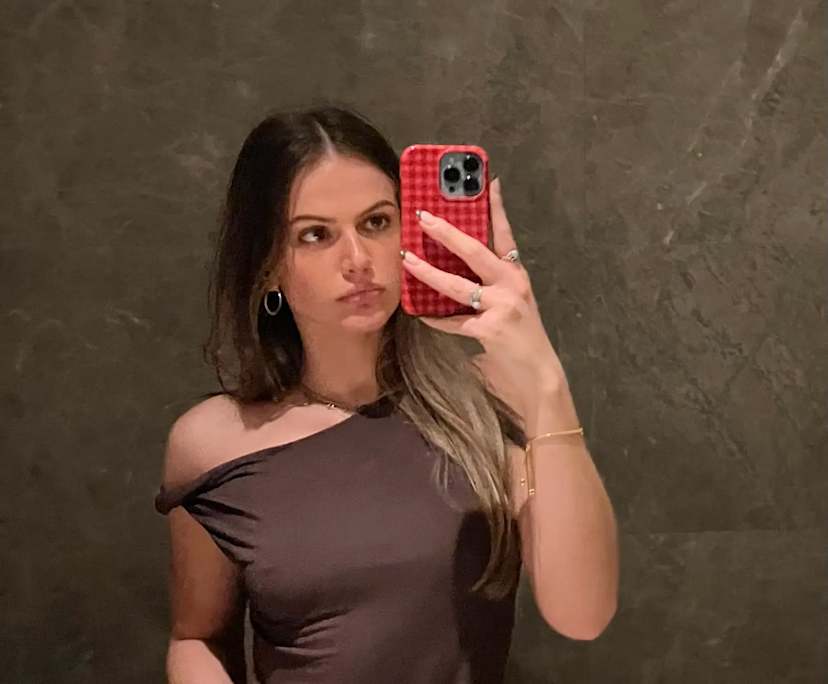 Gemma (24), $500, Non-smoker, No pets, and No children