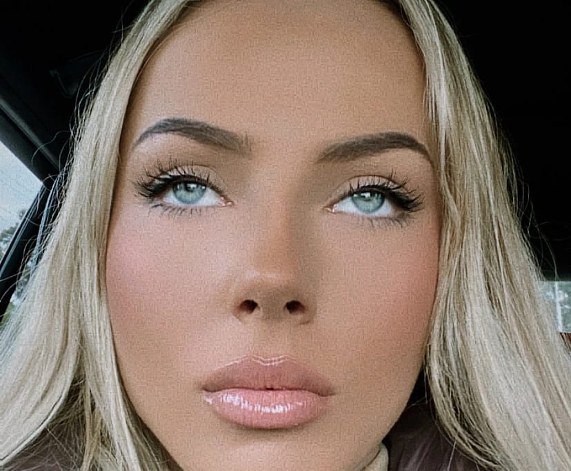 Chloe (26), $450, Non-smoker, No pets, and No children