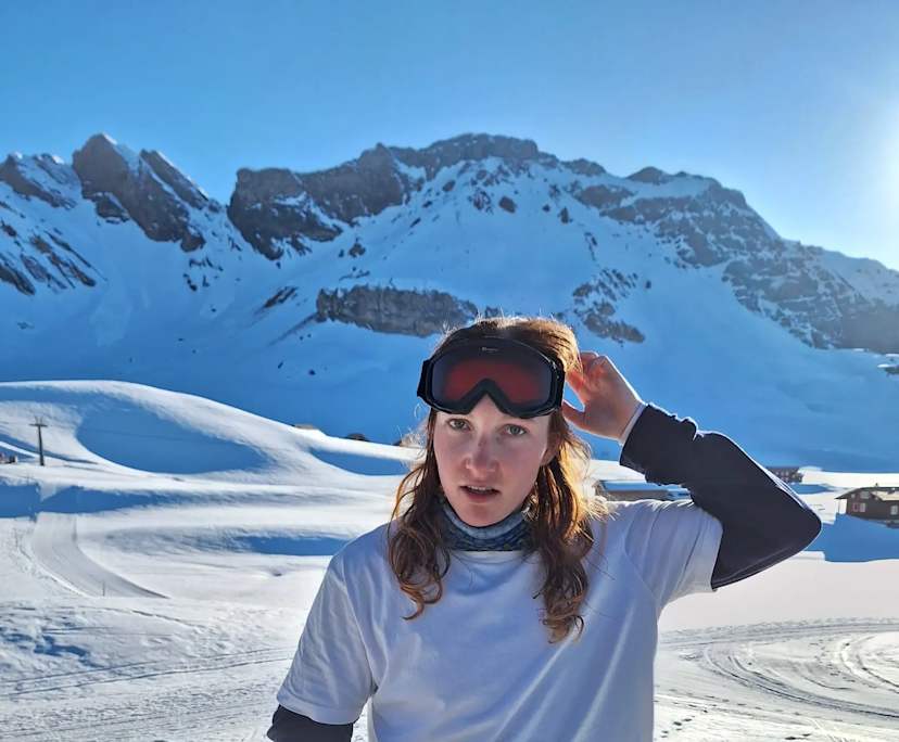 Sophie (23), $500, Non-smoker, No pets, and No children