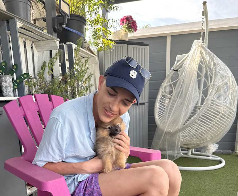 Sam (31), $350, LGBTQIA+, Have pets, Smoker, and No children