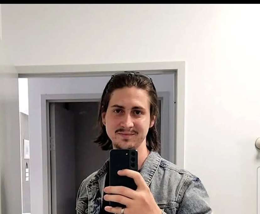 Jake (27), $250, Have children, Smoker, and No pets