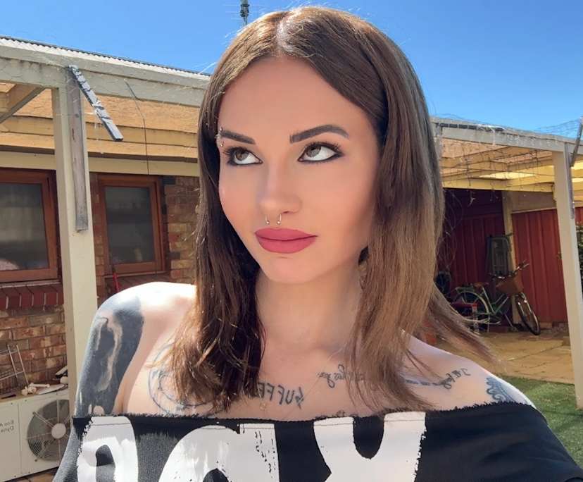 Breanna (26), $322, LGBTQIA+, Have pets, Smoker, and No children