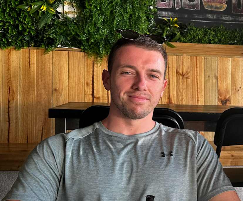 Luke (29), $400, Non-smoker, No pets, and No children