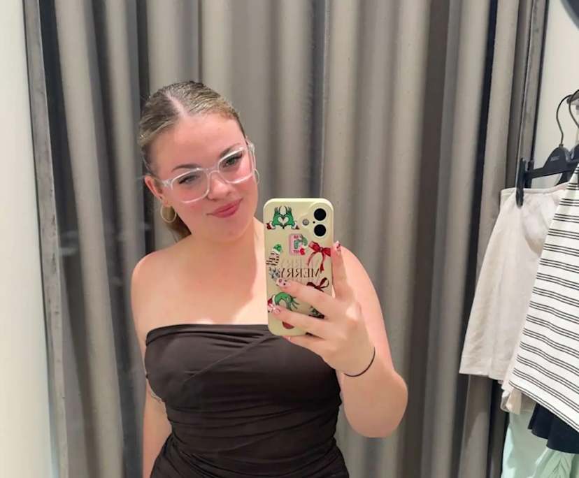 Isabelle (18), $300, Non-smoker, Have pets, and No children