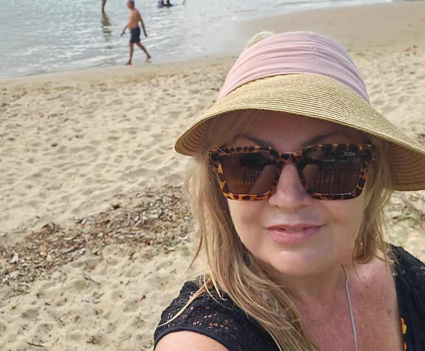 Tracey McClean (57), $300, Non-smoker, Have pets, and No children