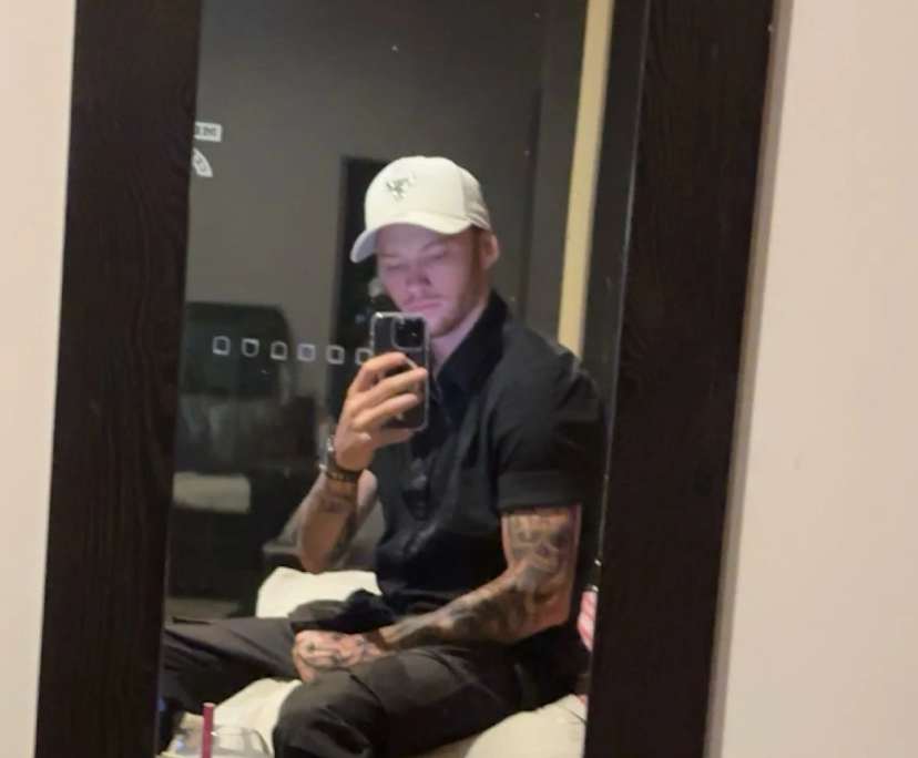 Joshua (25), $500, Have children, Smoker, and No pets