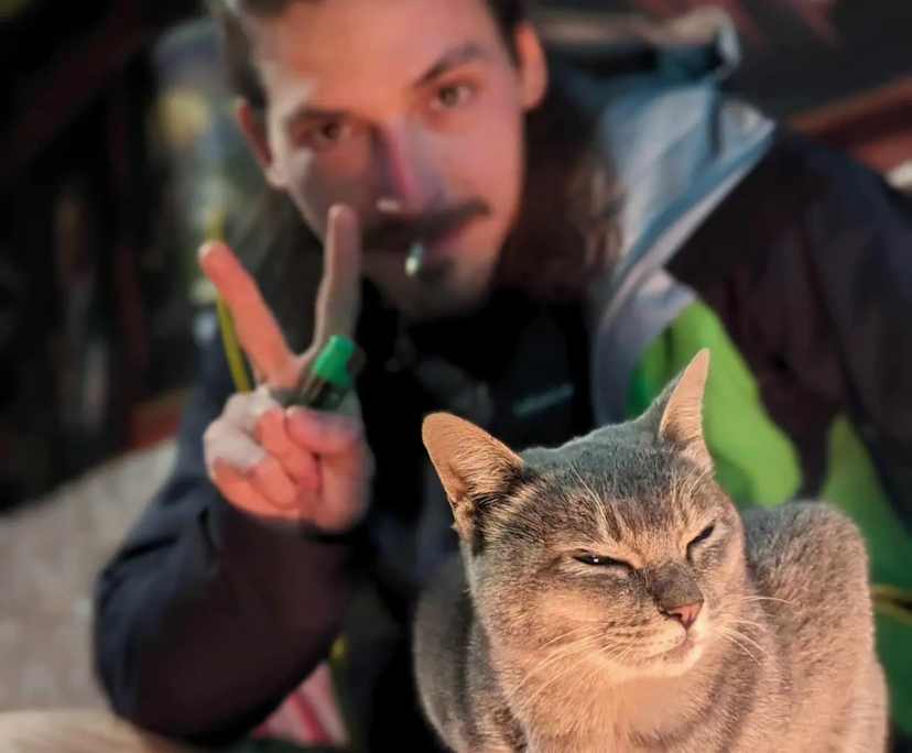 Hugo (27), $350, Non-smoker, No pets, and No children