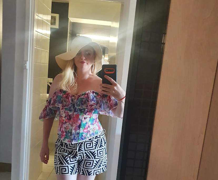 Stephanie (36), $375, LGBTQIA+, Non-smoker, Have children, and No pets