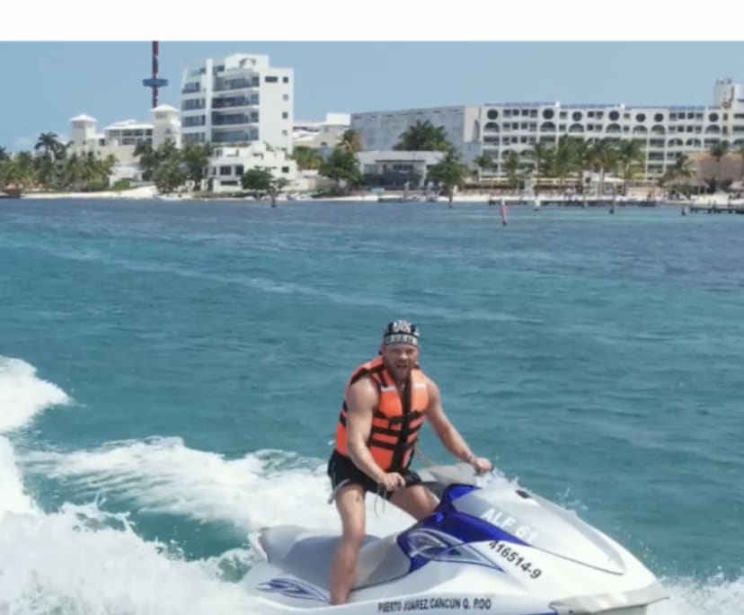 Tom (32), $1,000, Non-smoker, No pets, and No children