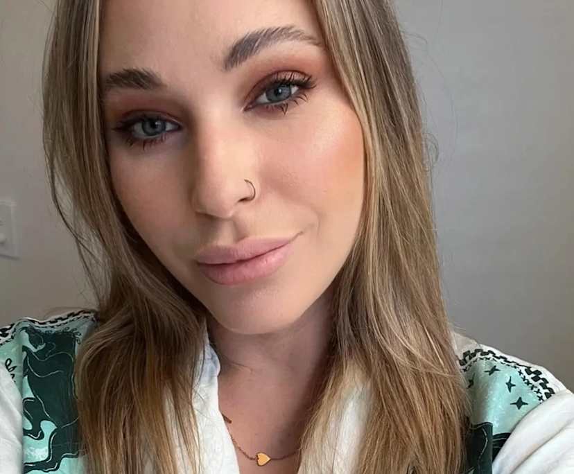 Laura (33), $320, Non-smoker, Have children, and No pets