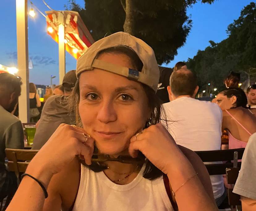 Jeanne (25), $400, LGBTQIA+, Non-smoker, No pets, and No children