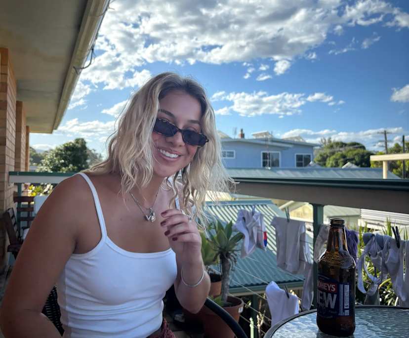 Bonnie (23), $300, Smoker, No pets, and No children