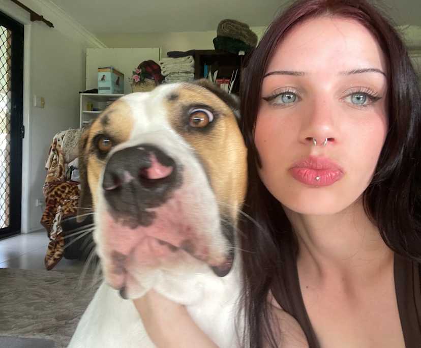 Kirra (23), $300, Non-smoker, Have pets, and No children