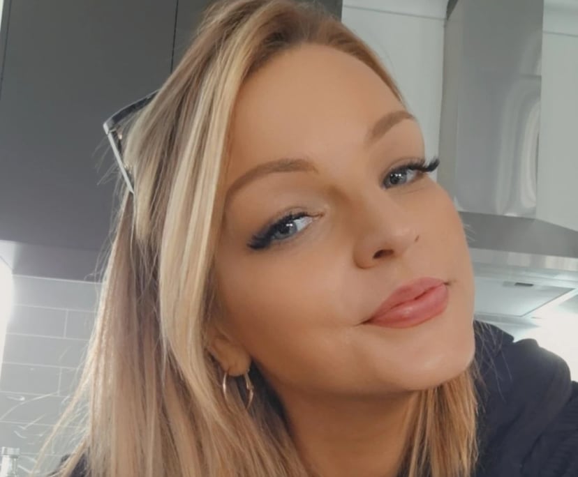 Robyn (34), $500, Have pets, Non-smoker, and No children