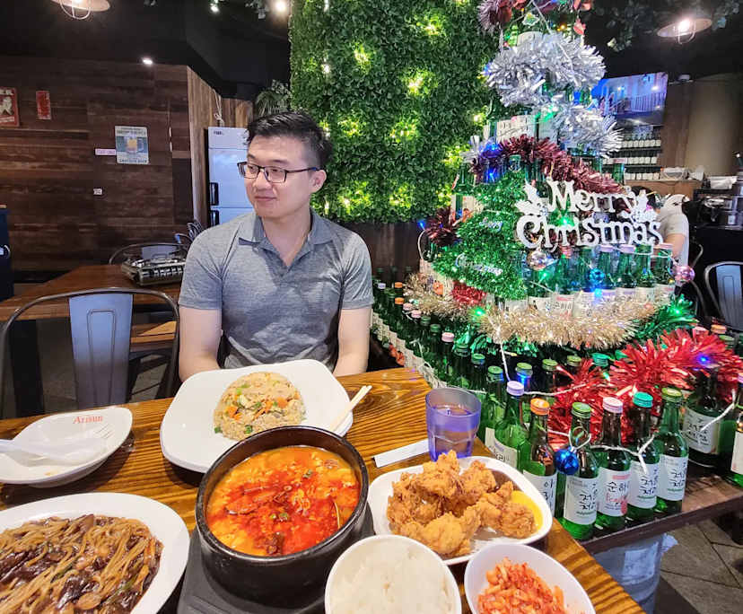 Reynaldo (27), $300, Non-smoker, No pets, and No children