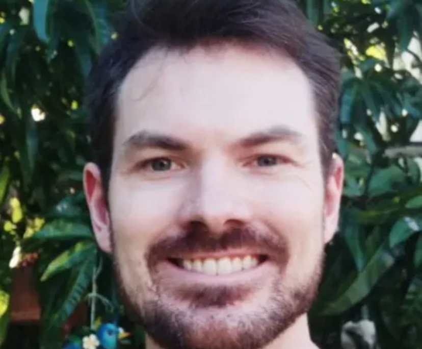 Shane (38), $400, Non-smoker, Have pets, and No children