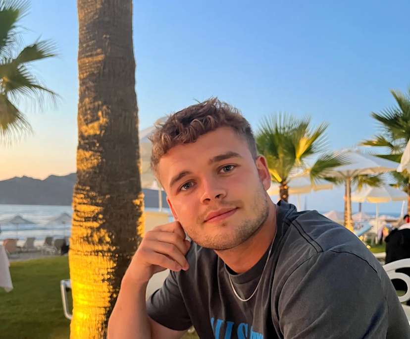 Jake (26) and Laura (25), $750, 