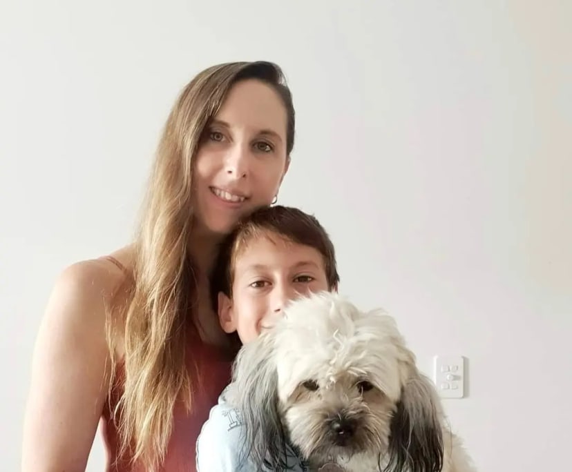 Liz Avis (41), $400, Non-smoker, Have children, and No pets